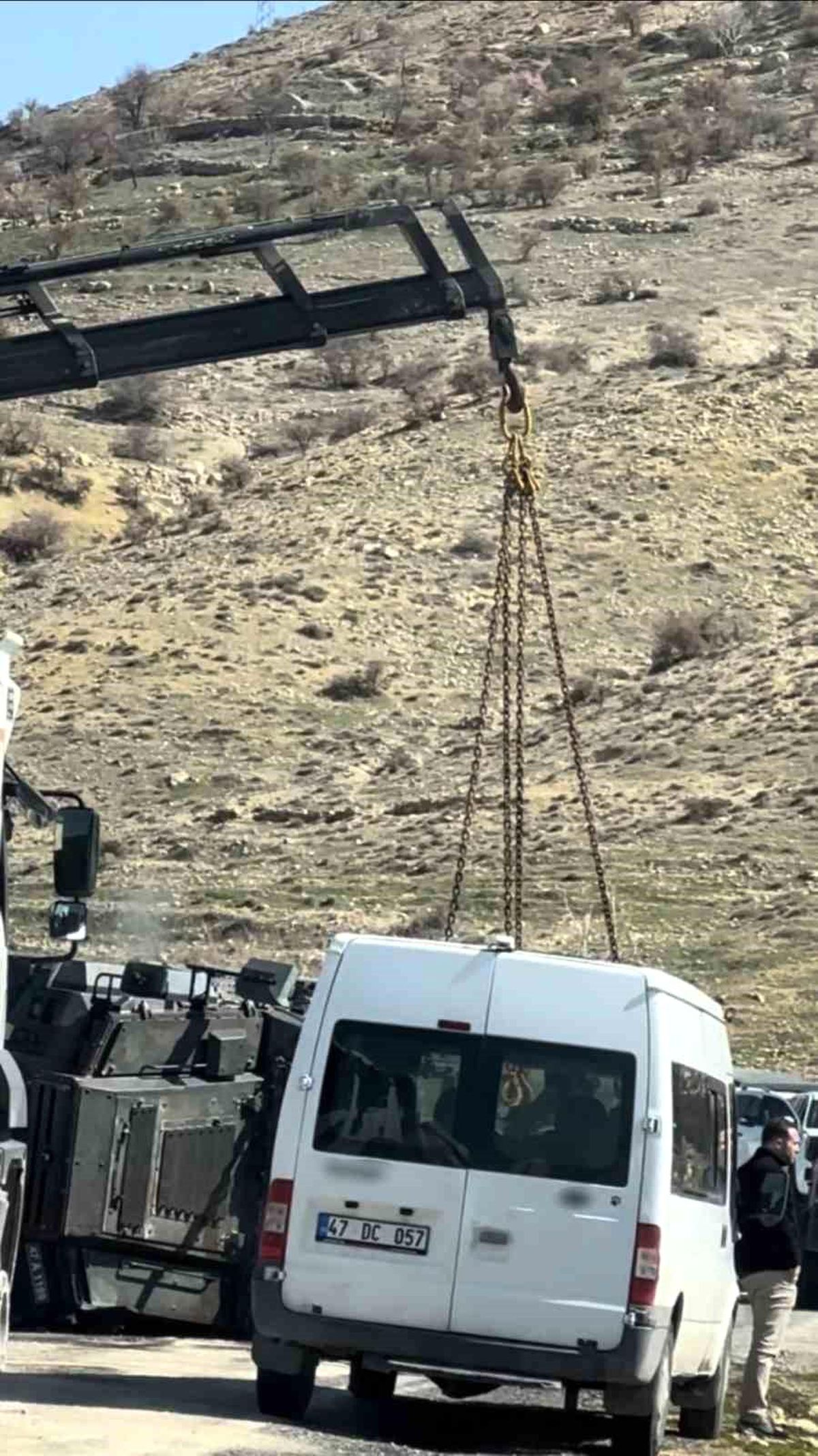 Mardin'de zırhlı araç devrildi: 3 polis yaralandı