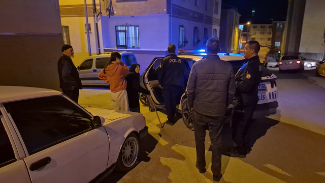 sevgilisinden ayrilan genc sokak ortasinda 19645284 8583 m