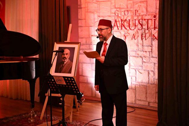 Gaziosmanpaşa’da İstiklal Marşı’nın kabulünün 105’inci yıl dönümünde Mehmet Akif Ersoy anıldı