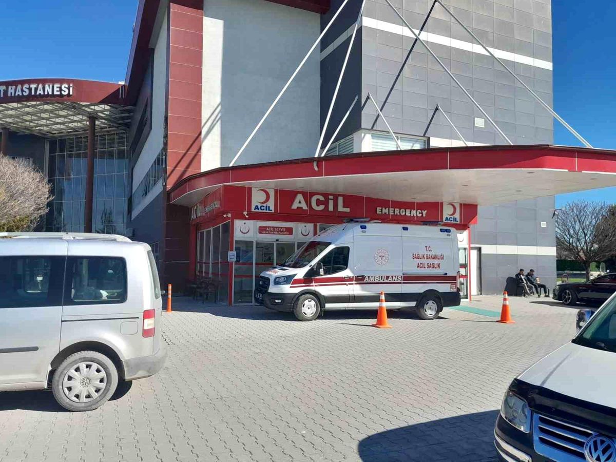 Karapınar'da motosikletin çarptığı yaya yaralandı