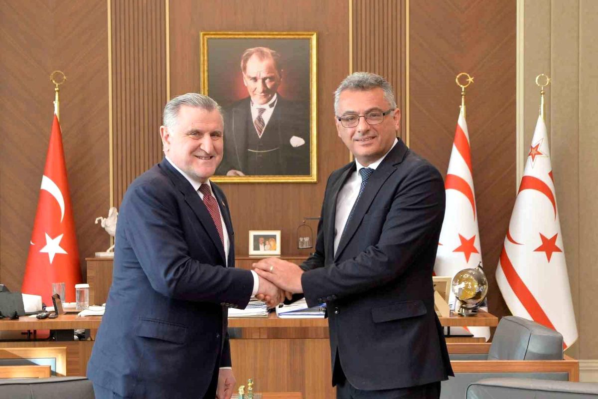 KKTC Cumhurbaşkanı Erhürman, Gençlik ve Spor Bakanı Bak'ı kabul etti