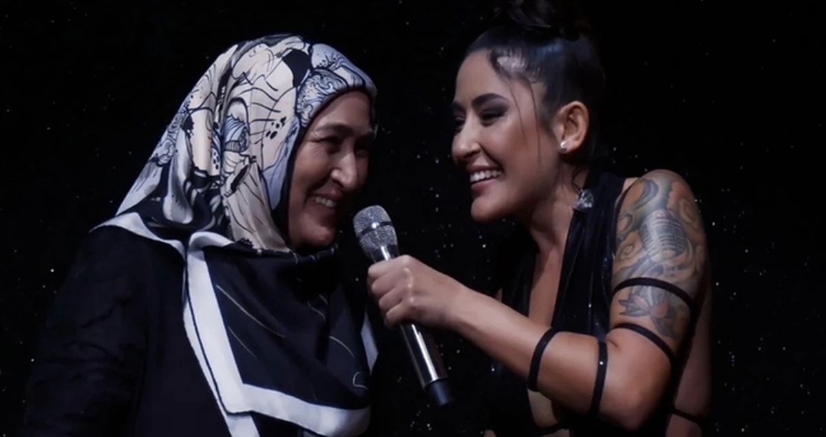 Melek Mosso'nun annesi kimdir? Melek Mosso'nun annesi kaç yaşında, nereli?