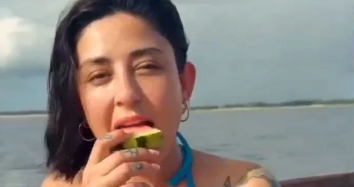 Melek Mosso'nun karpuz paylaşımı: Melek Mosso'nun tatilde paylaştığı video neden gündem oldu? Melek Mosso ...