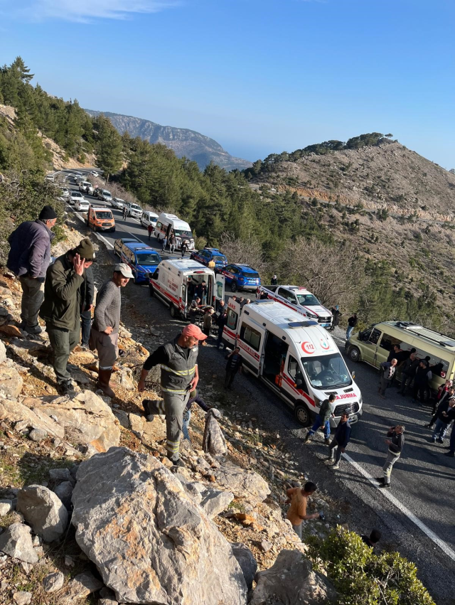 mersin de isci servisi ucurumdan yuvarlandi 3 19651517 1616 m