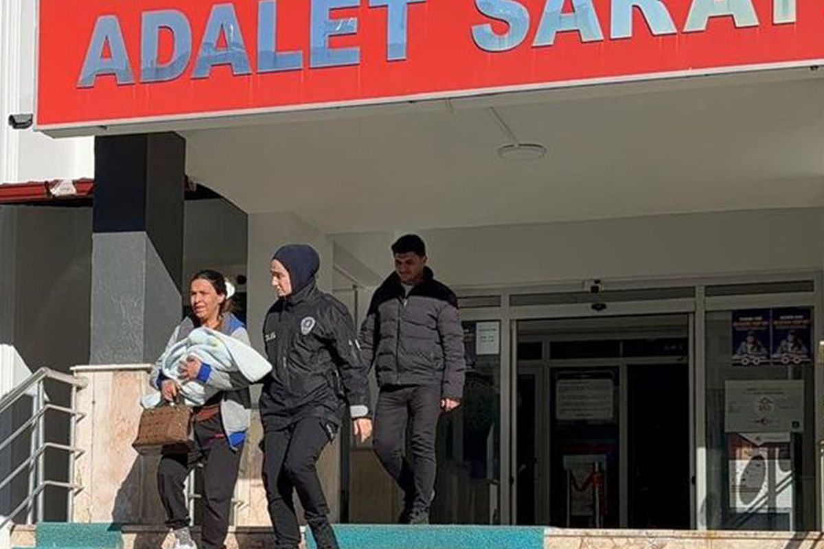 Bebeğinin bezinde uyuşturucu saklayan anne tutuklandı