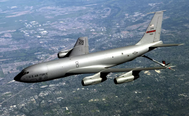 abd ye ait kc 135 yakit ikmal ucagi irak ta dustu 19652735 1106 m