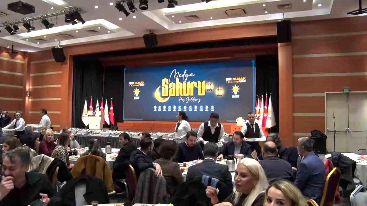 AK Parti İstanbul'da Basın Mensuplarıyla Sahurda Buluştu
