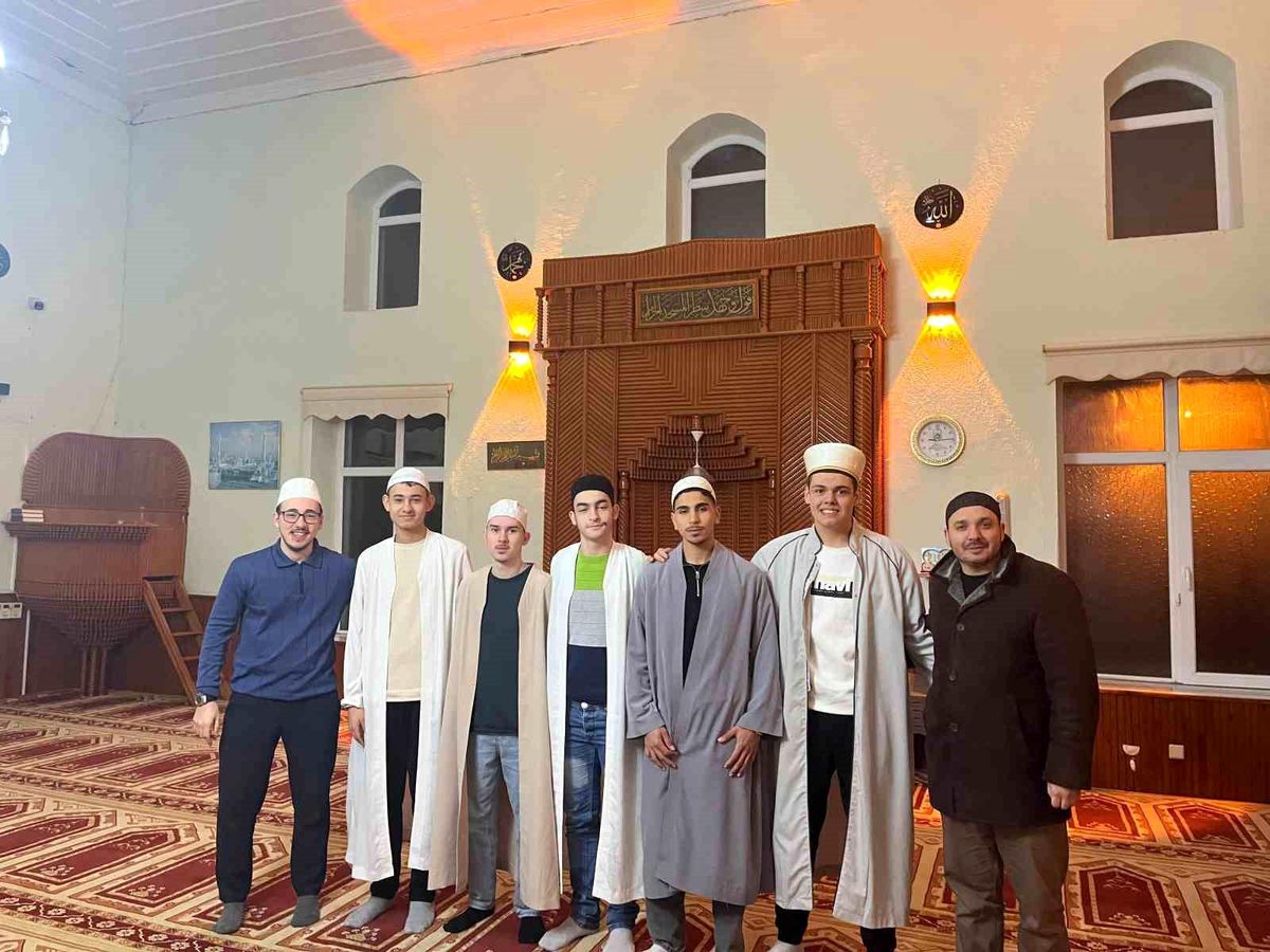 Gençler Camilerde Görev Almaya Başladı