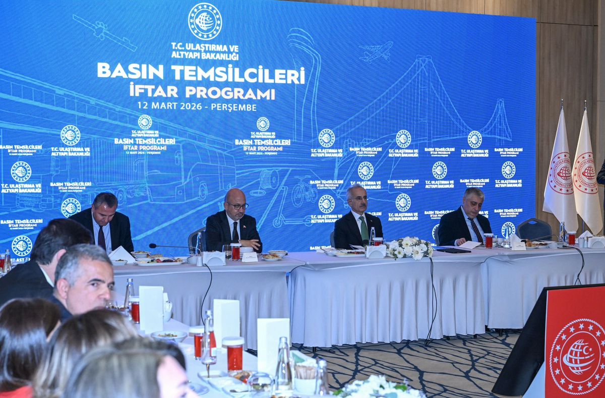 Bakan Uraloğlu: Türk sahipli 14 gemi Hürmüz'de bekliyor