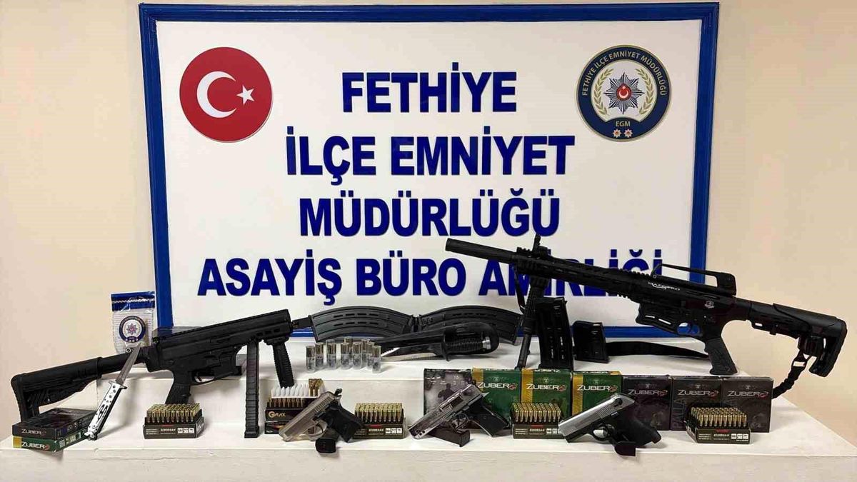 Fethiye'de polis KADES ihbarına gitti, evden cephanelik çıktı