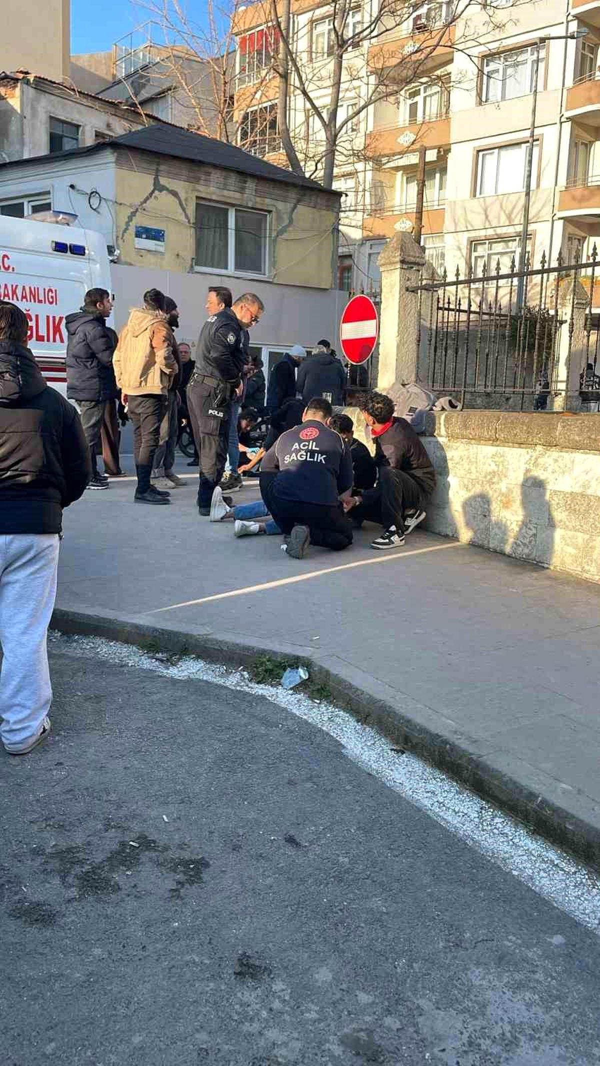 Gelibolu'da bıçaklı kavga: 3 yaralı