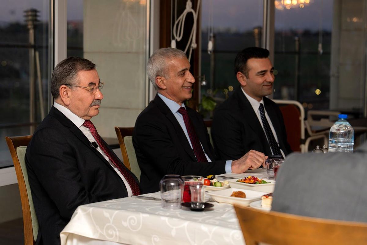 Gölbaşı ilçe erkanı iftarda bir araya geldi