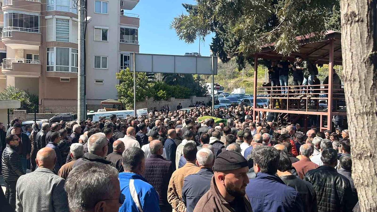 Hayatını kaybeden Zafer Partisi Alanya İlçe Başkanı son yolculuğuna uğurlandı