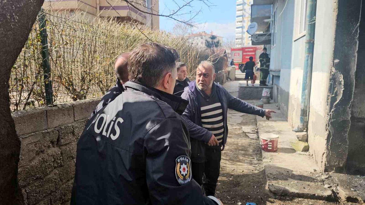 Kendini tehlikeye atan polis yangının büyümesini önledi
