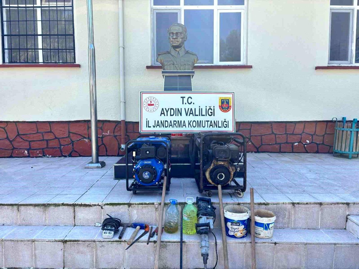 Koçarlı'da kaçak kazıya Jandarmadan suçüstü
