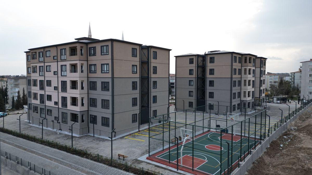İş Bankası, deprem bölgesinde çalışanları için lojmanlar inşa etti