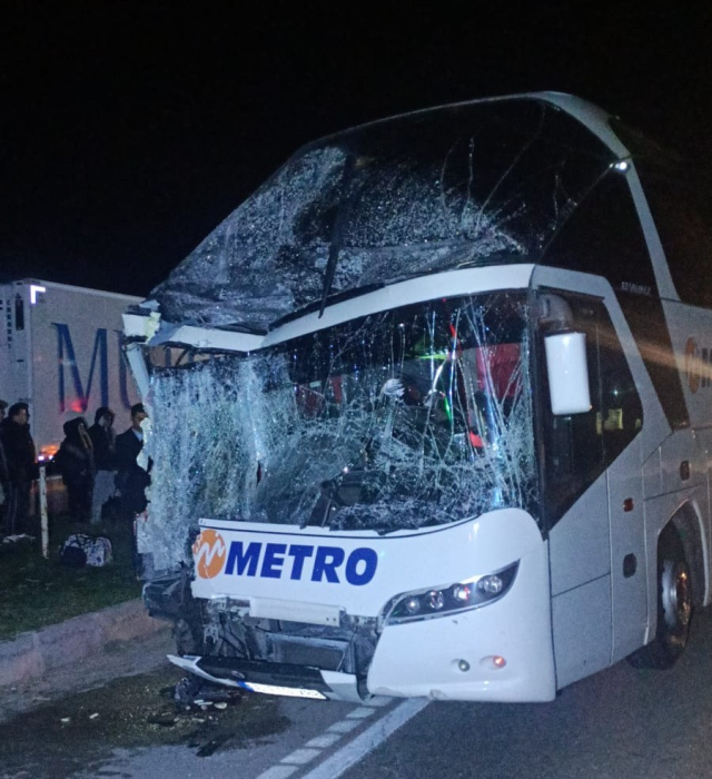 amasya da otobus ile tir carpisti cok sayida 19656274 9126 m