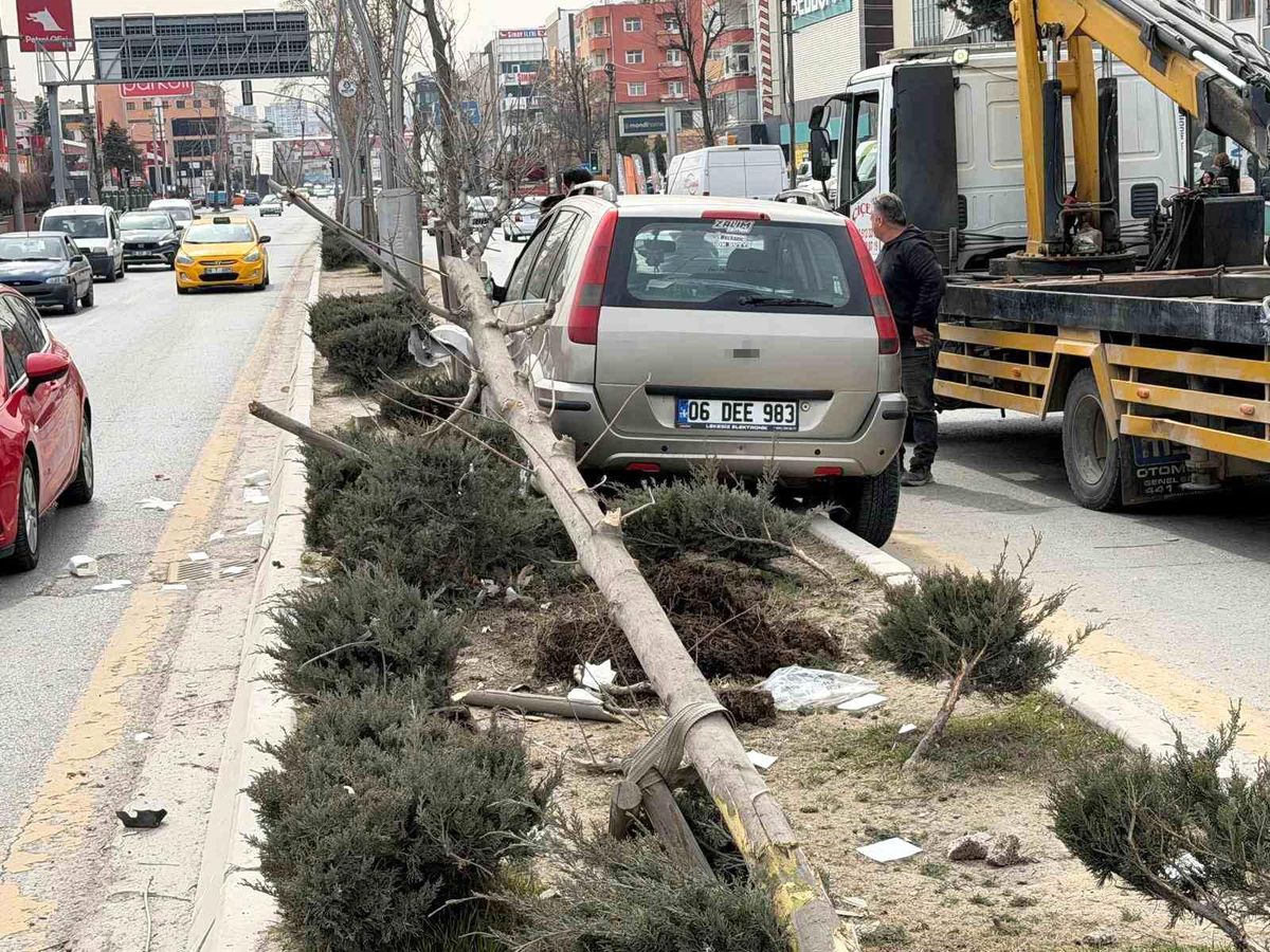 Ankara'da bir araç, yayalara çarptı: 1'i ağır, 2 yaralı