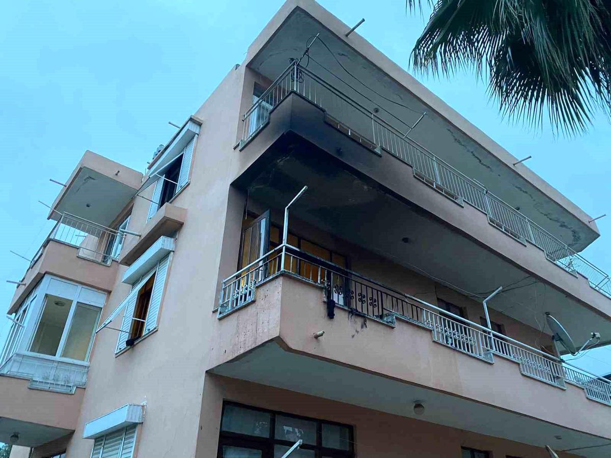 Apartman dairesinde yangın: 1 kişi dumandan etkilendi
