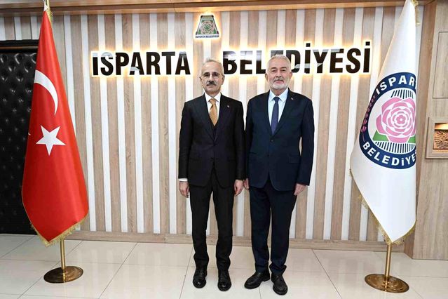 Bakan Uraloğlu: “Isparta’da güzel işler yapılıyor”