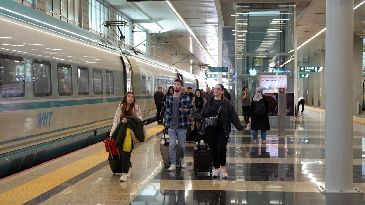 Türkiye'nin İlk Yüksek Hızlı Tren Hattı 17 Yaşında