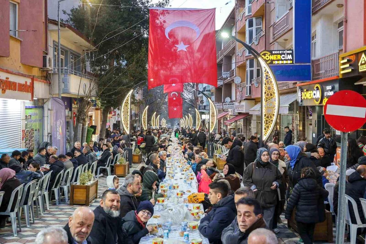 Bakan Yardımcısı Madak, Söğüt'te 4 bin kişiyle iftar yaptı