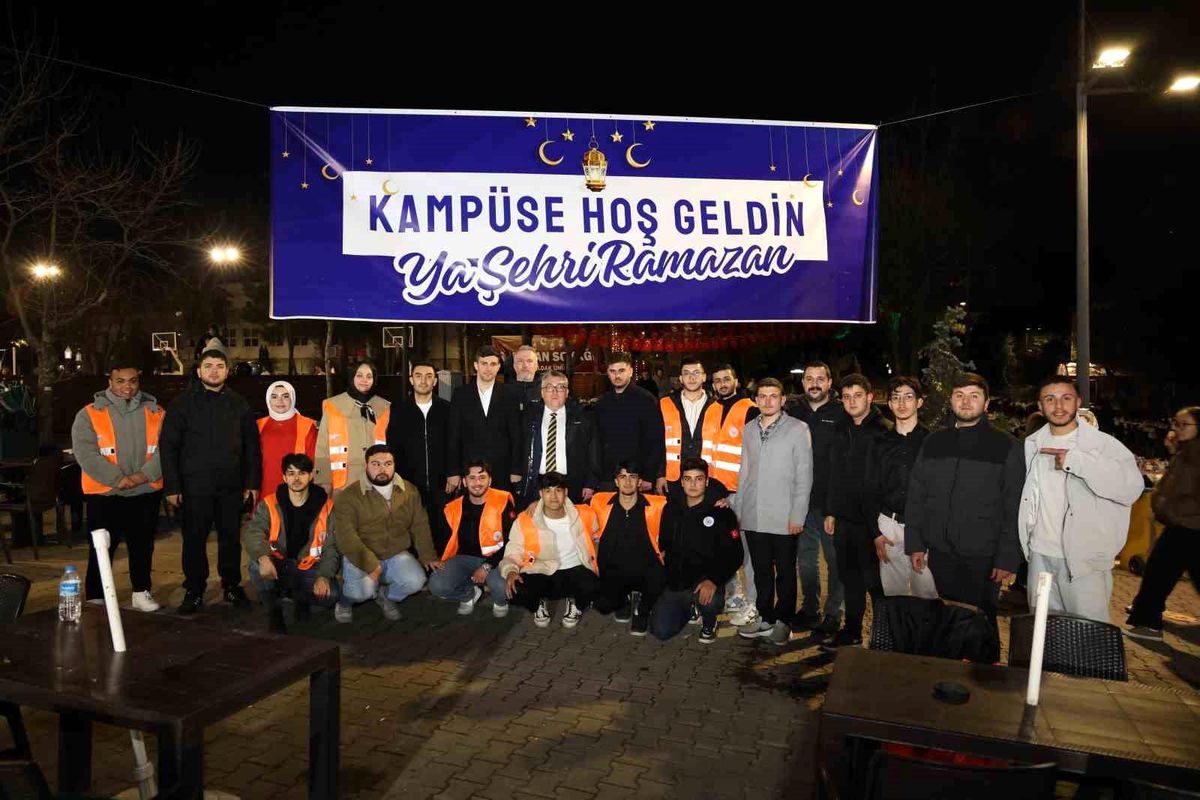 BEUN'da Rektör Özölçer öğrencilerle iftar sofrasında buluştu