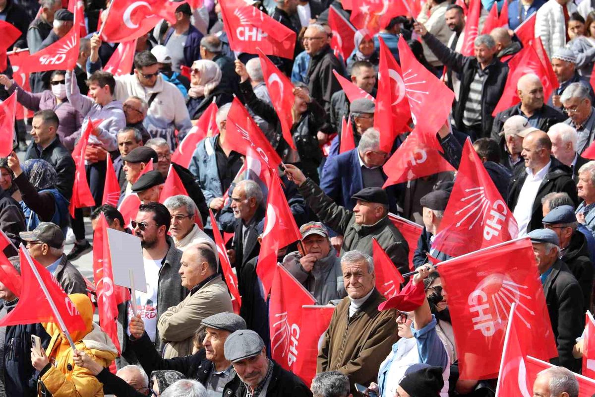 CHP Genel Başkanı Özel: "Kapı kapı gezeceğiz, sokak sokak dolaşacağız, neyi, nasıl düzelteceğimizi söyleye...