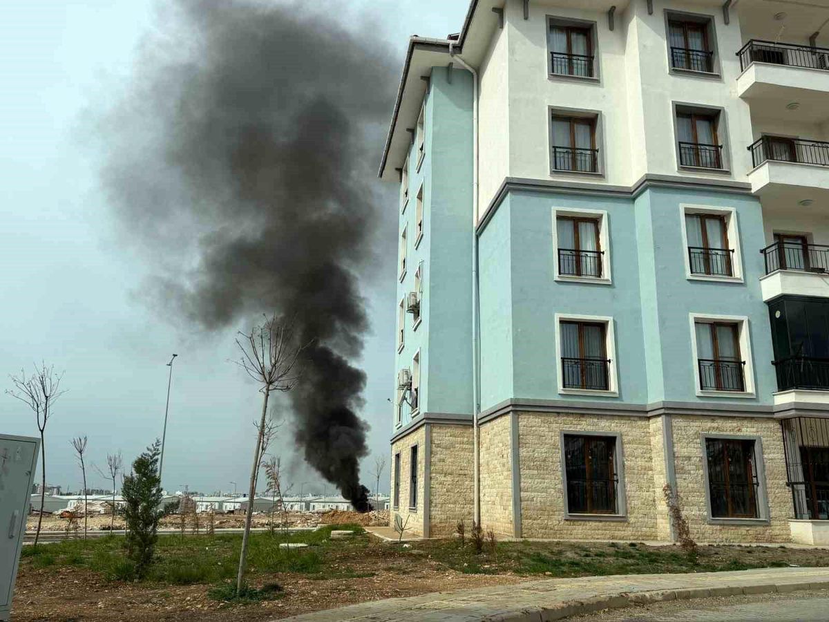 Deprem konutları yakınında yakılan ateş paniğe neden oldu