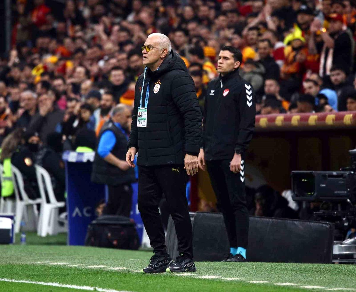 Galatasaray'da 3 değişiklik