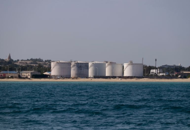 Iran's lifeline Hark Island was hit, the world is engulfed in fear