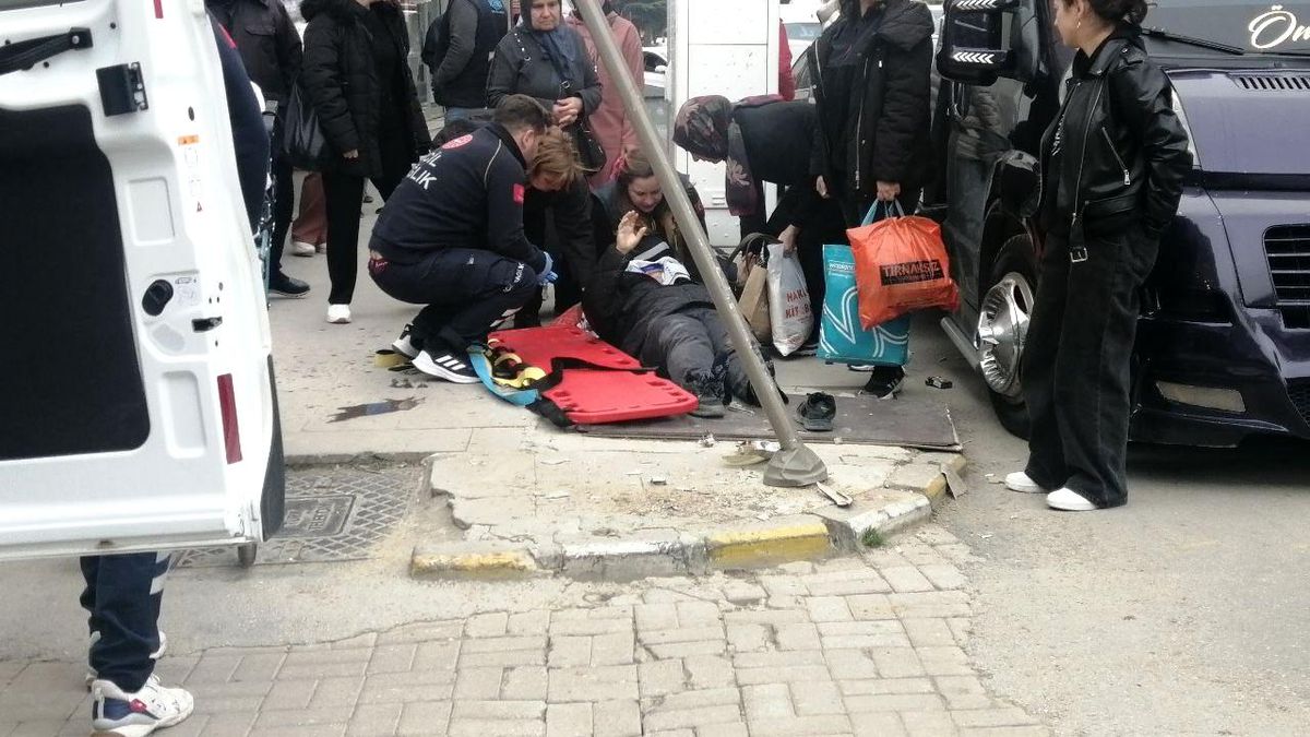 Isparta'da kontrolden çıkan otomobil yayaya çarptı: 1 yaralı