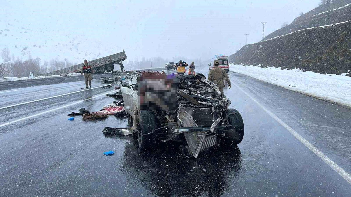 Tatvan'da feci kaza: 2 ölü, 5 yaralı