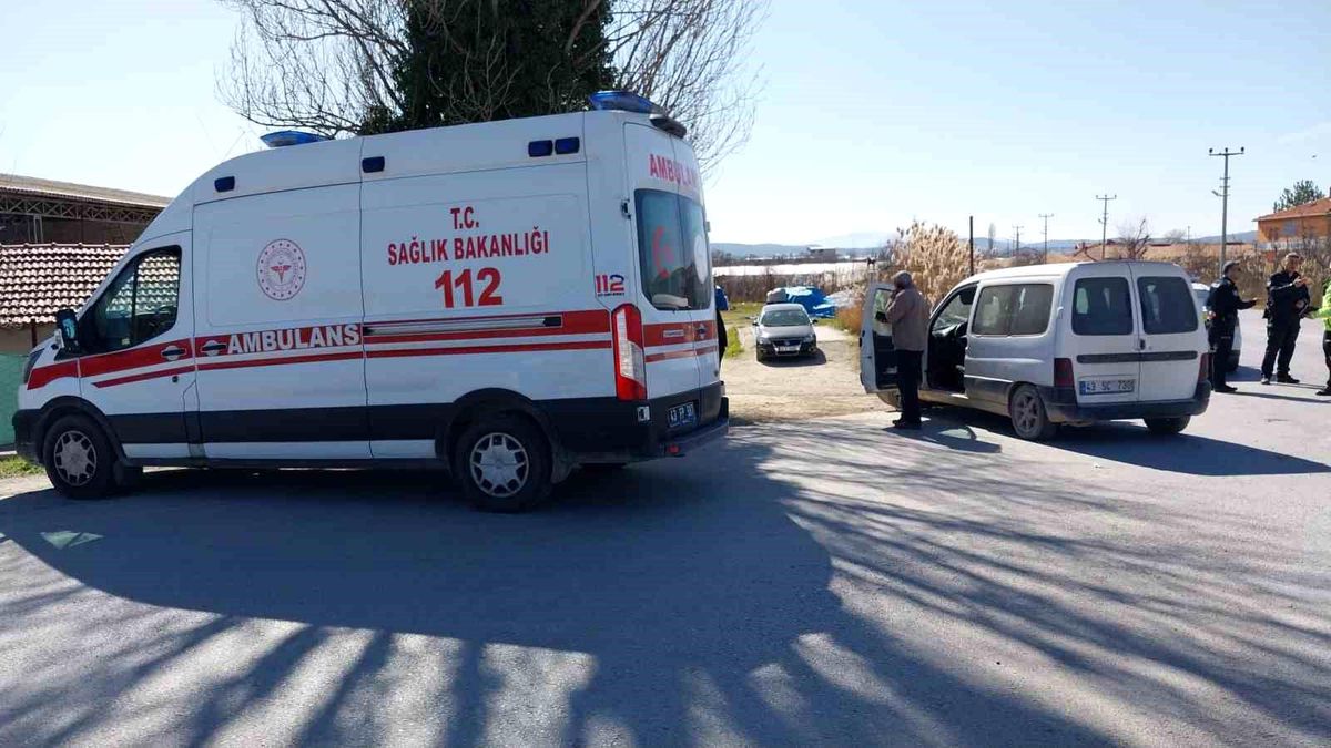 Tavşanlı'da otomobil ile motosiklet çarpıştı: 2 yaralı