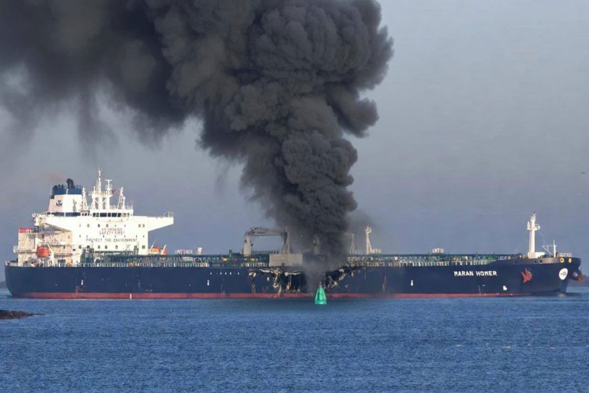 Yunan bandıralı bir petrol tankerinin Rusya sularında vurulduğu bildirildi