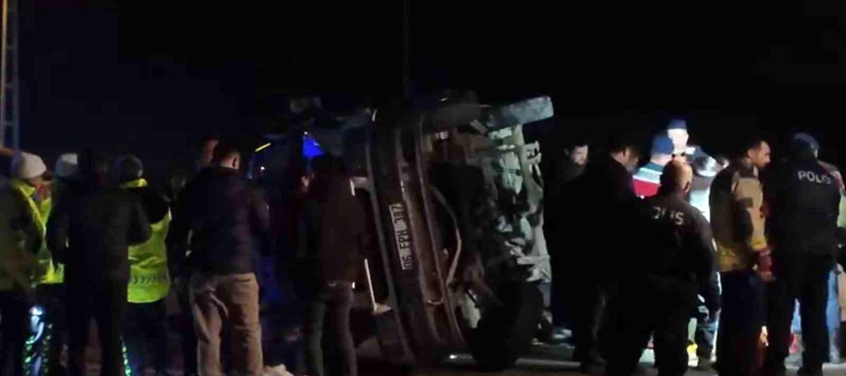 Ankara'da trafik kazası: 2 ölü, 12 yaralı
