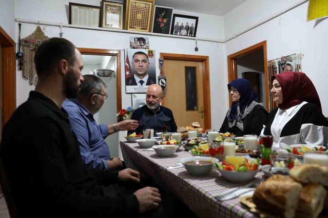 Başkan Çolakbayrakdar: “Ramazan’ın bereketiyle çalınmadık kapı, girilmedik gönül bırakmadık”