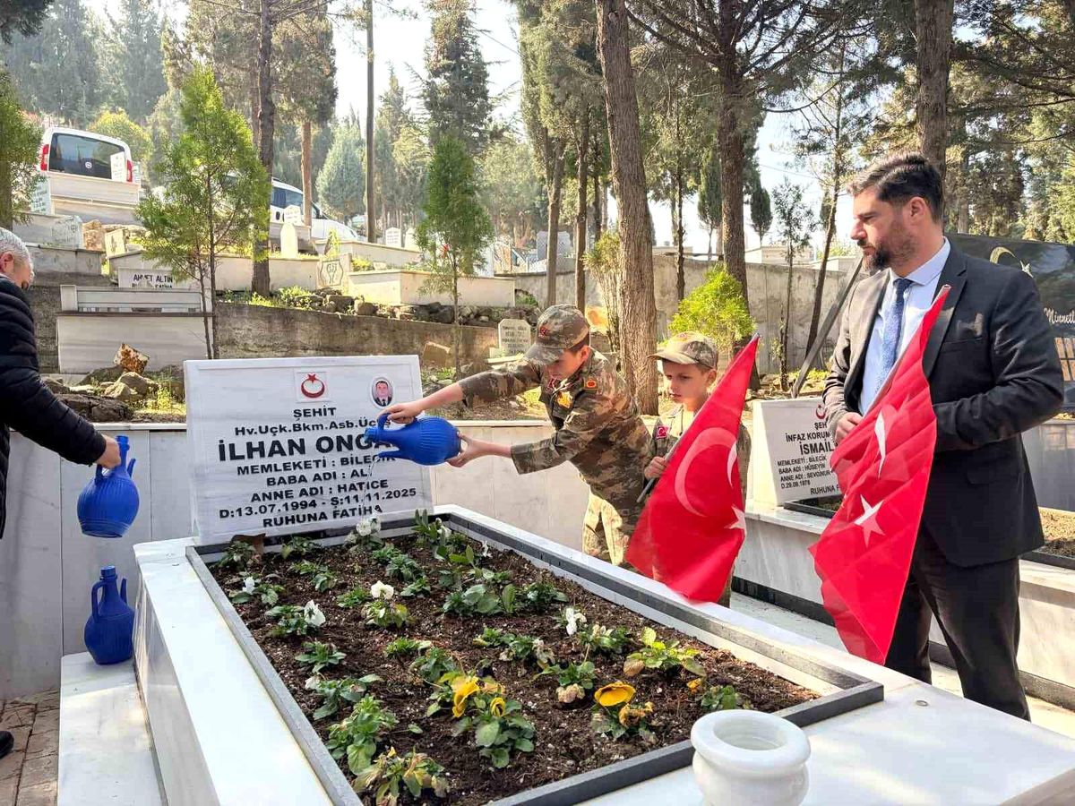Şehit Mezarlıklarına Temizlik Seferberliği