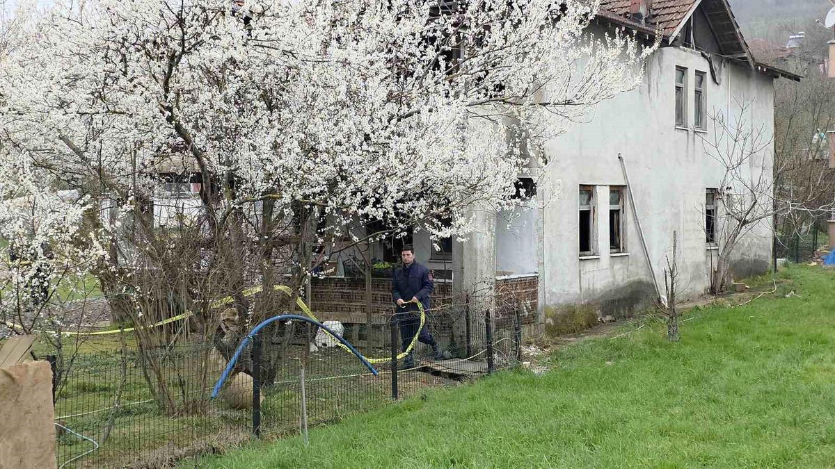 Düzce'de sahur vakti çıkan ev yangınında yaşlı kadın hayatını kaybetti