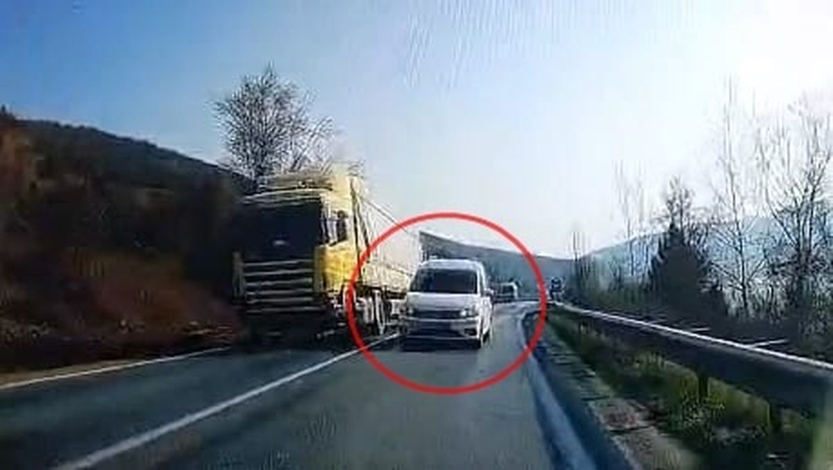 İnegöl'de Hatalı Sollama Kaza Getirdi