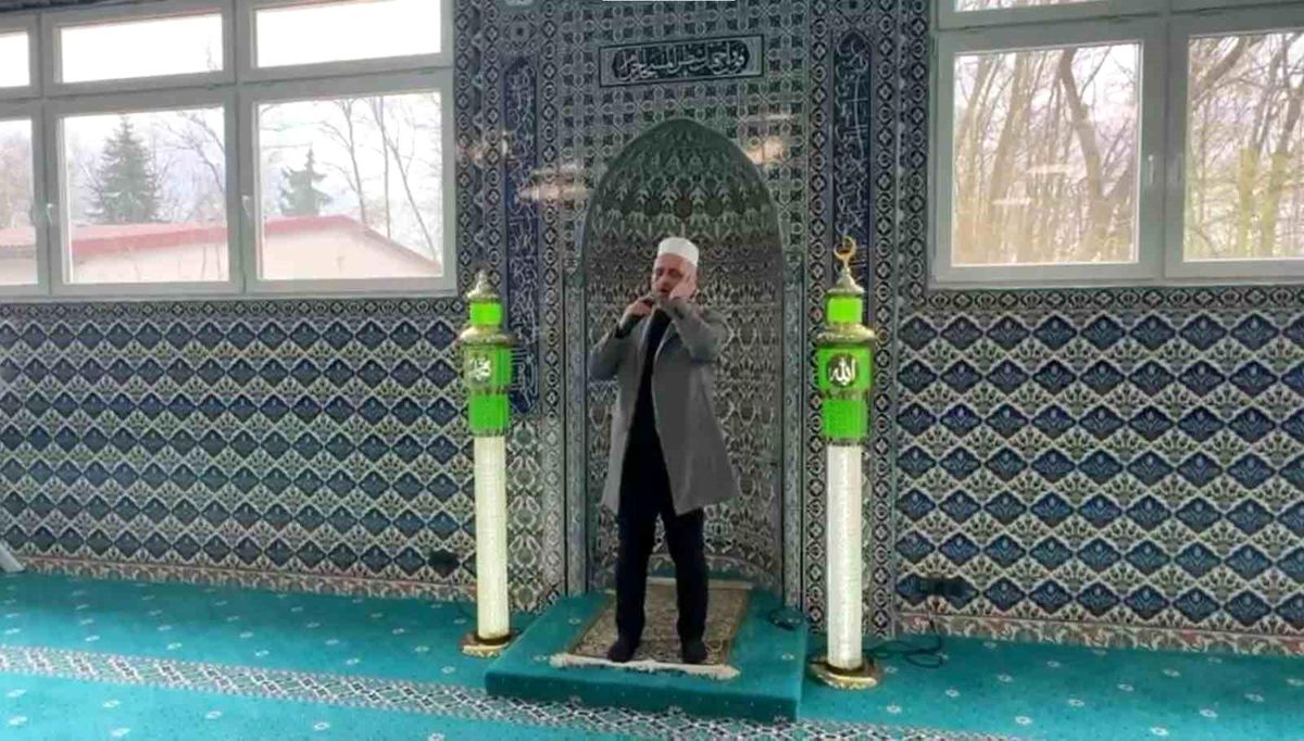 İlber Ortaylı'nın yıllar önceki vasiyeti yerine getirildi: Sesine hayran kaldığı o imam selasını okudu