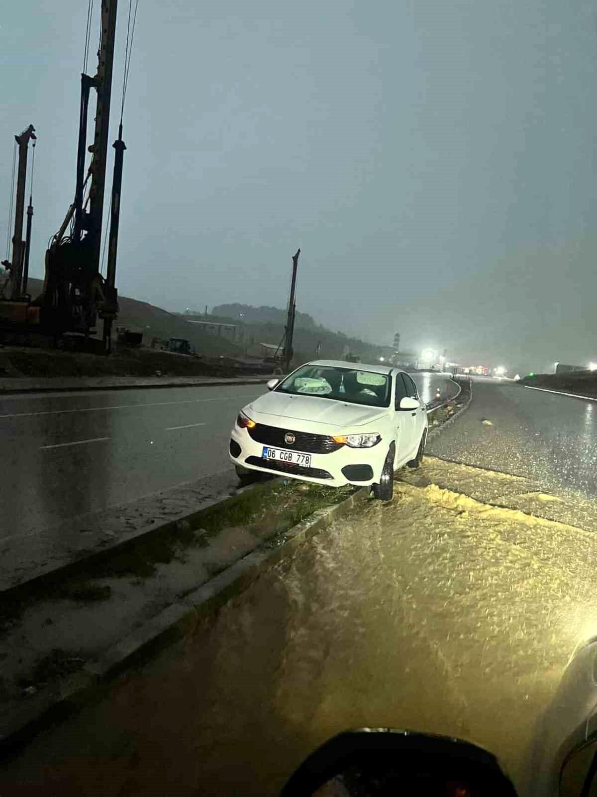 Kurtalan'da maddi hasarlı kaza