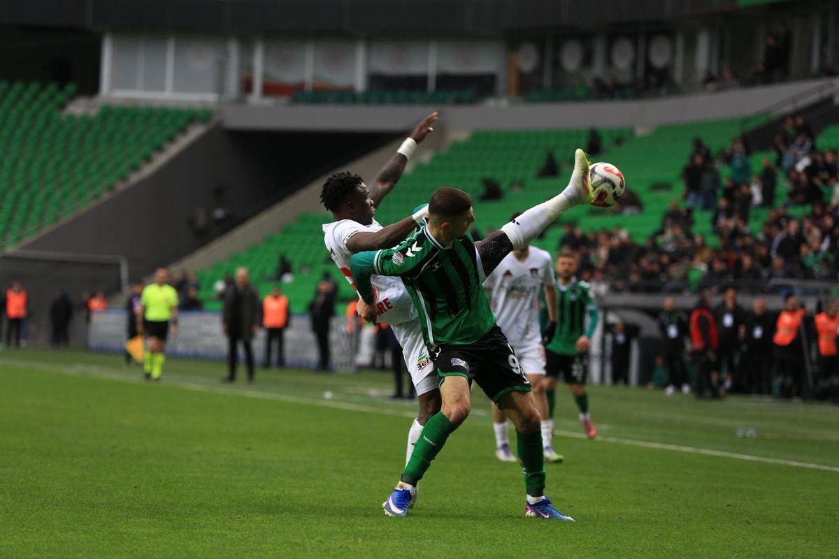 Sakaryaspor, Vanspor FK'yı Son Dakika Golüyle Mağlup Etti