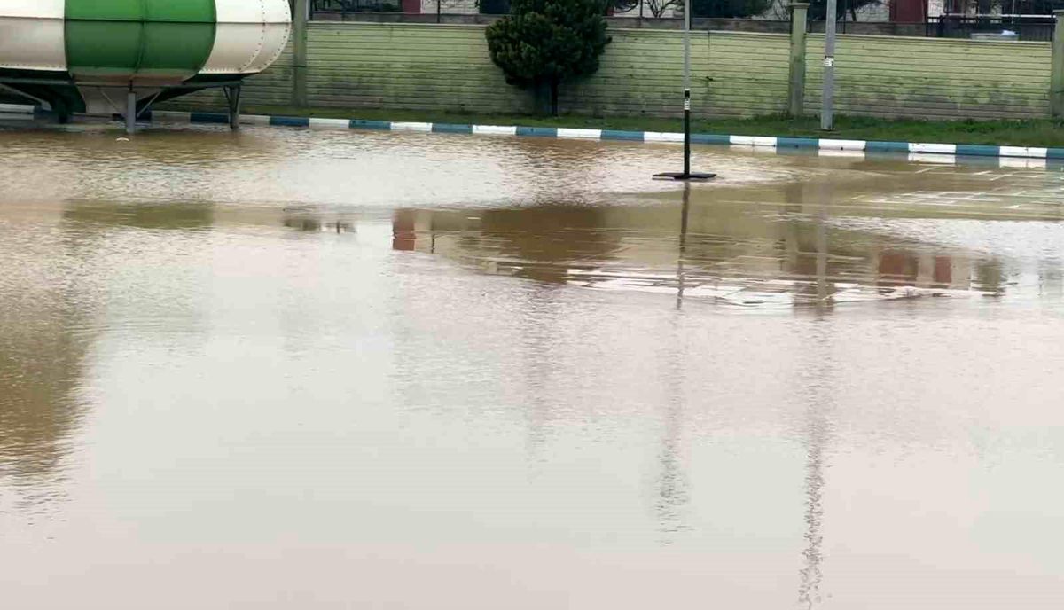 Şanlıurfa kırsalında sel hayatı felç etti