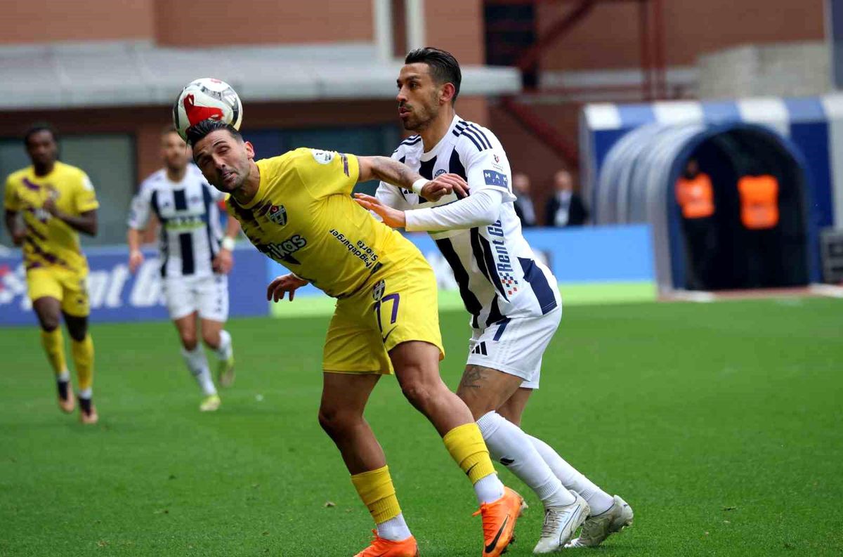 Trendyol Süper Lig: Kasımpaşa: 1 Eyüpspor: 0 (İlk yarı)