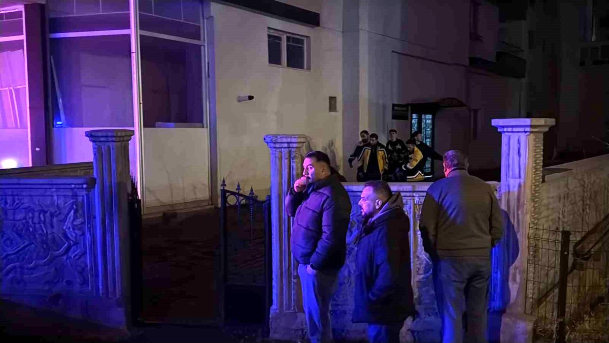Ağabeyini ve babasını öldüren 15 yaşındaki zanlı tutuklandı