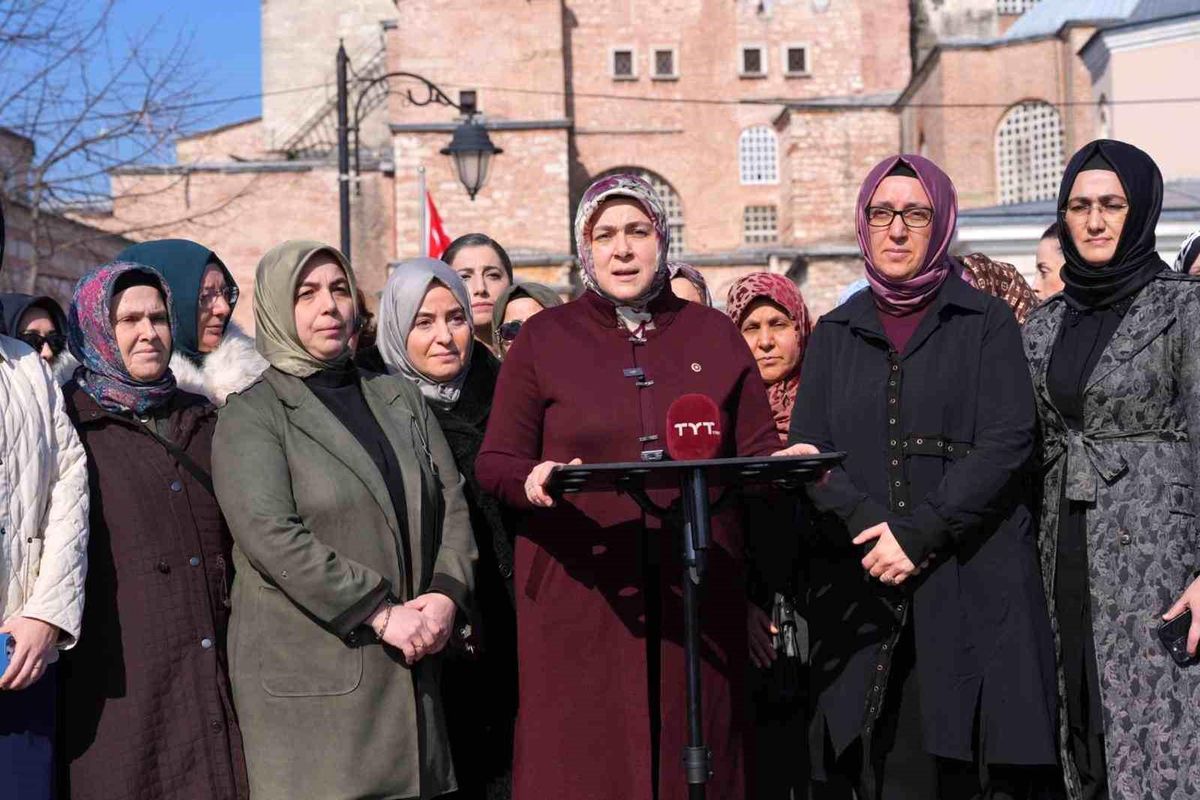 AK Parti Kadın Kolları'nın 300 bini aşkın hatminin duası Ayasofya'da yapıldı