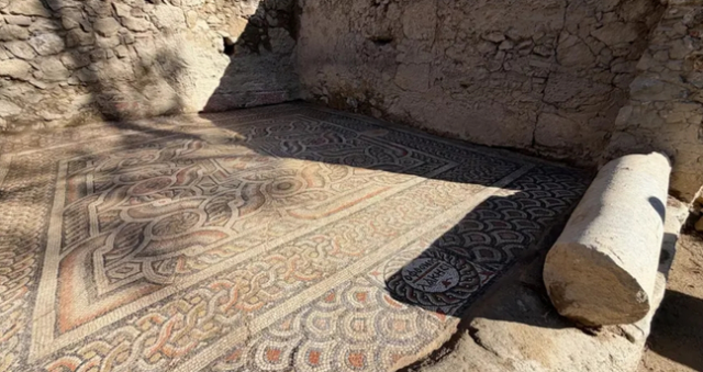 Antalya'da bin 500 yıllık mozaik: Antalya'daki Bin 500 yıllık mozaikte ne yazıyor? Syedra Antik Kenti bin 500 yıllık mozaik olayı nedir? Antalya'da bin 500 yıllık mozaik: Antalya'daki Bin 500 yıllık mozaikte ne yazıyor? Syedra Antik Kenti bin 500 yıllık mozaik olayı nedir?