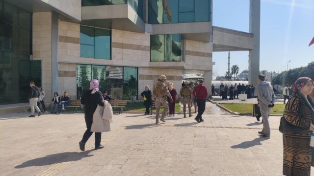 Antalya'da kaymakamlık binasında silah sesleri! Özel harekat devrede