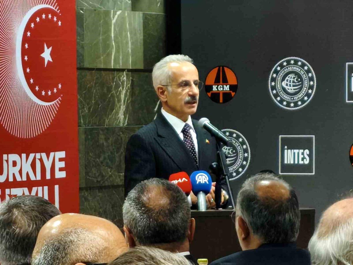 Bakan Uraloğlu: "Hedefimiz 14 bin kilometre olan demiryolu ağımızı 2028 yılında 17 bin 300 kilometrelere ç...